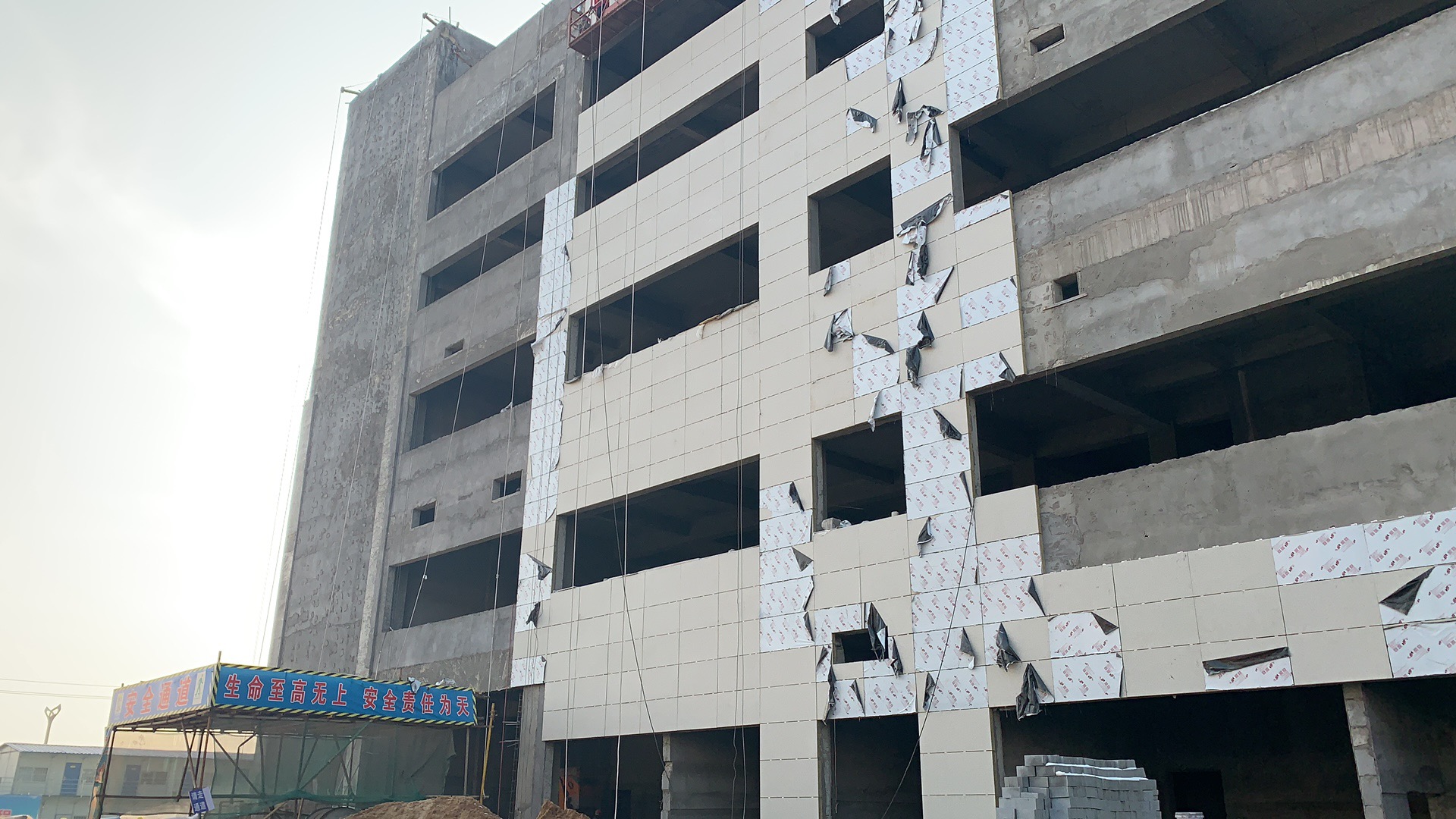 工程案例｜寶潤達外墻保溫一體板應用商丘人民醫(yī)院項目